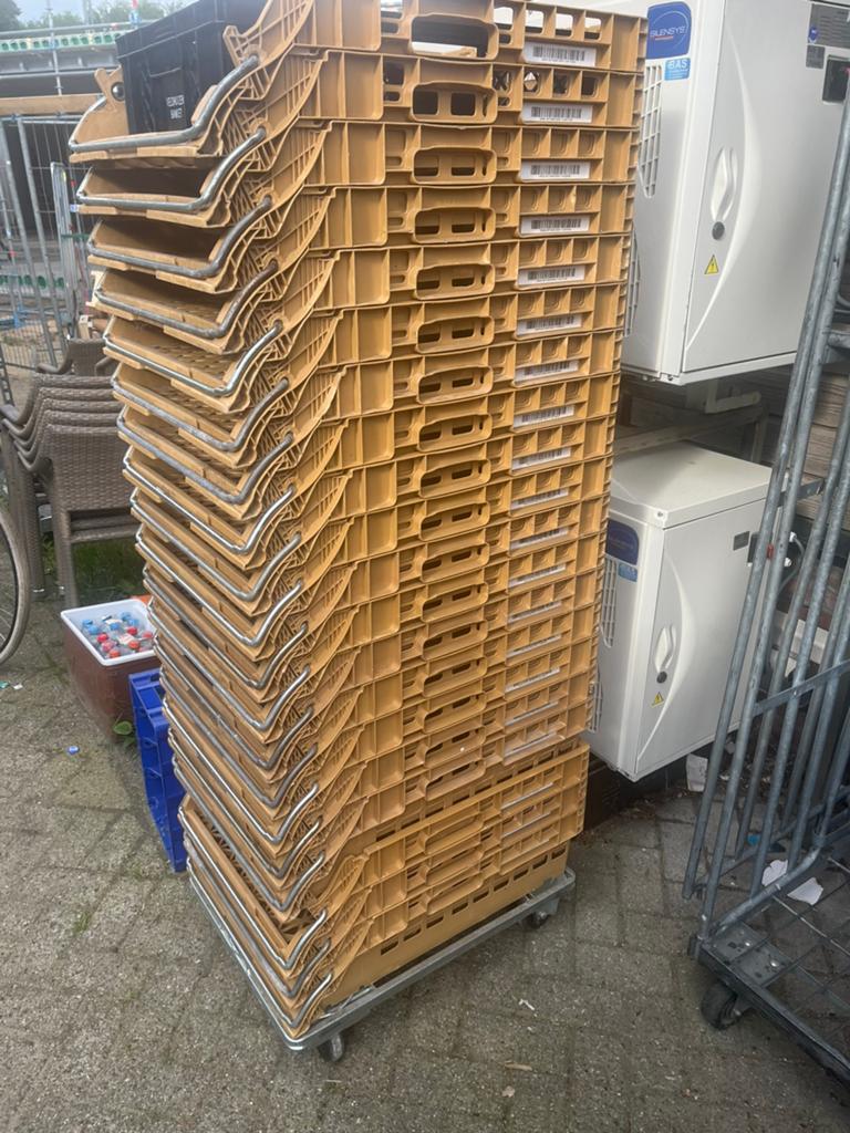 20 bakkers kratten met trolley, Doe-het-zelf en Verbouw, Ophalen, Gebruikt, 40 tot 60 cm, 50 tot 75 cm