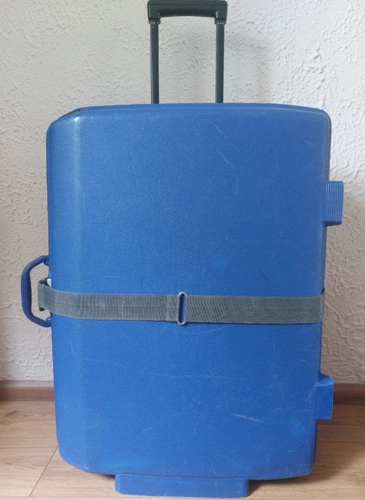 Samsonite Rolkoffer in blauw (en riem met cijferslot), Gebruikt, Hard kunststof, 70 cm of meer, Wieltjes