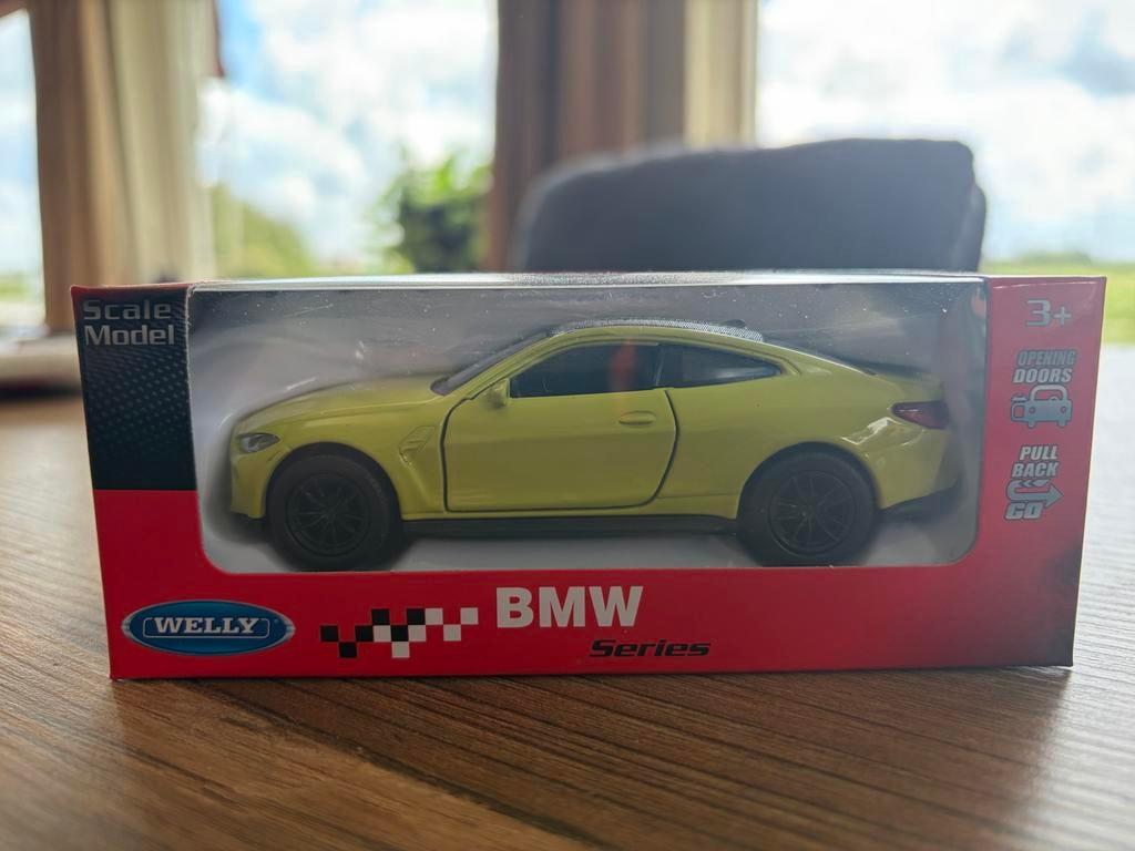 Welly BMW M4 Series Schaalmodel Geel Nieuw in Doos, Overige merken, 1:50 of kleiner, Auto, Nieuw