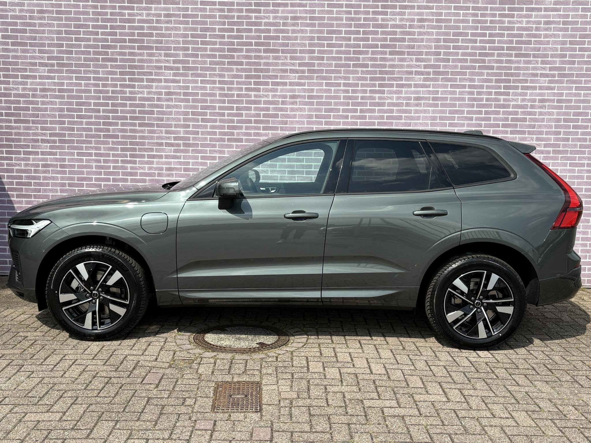 Volvo XC60 2.0 T6 Plug-in hybrid AWD Essential | Gratis Trek, Automaat, Gebruikt, Euro 6, 4 cilinders