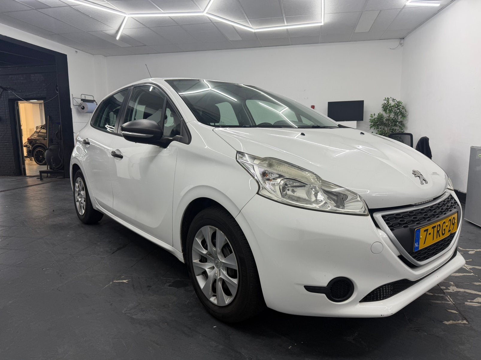 Foto 4 van Peugeot 208 1.0 VTI 50KW/68PK 5-D 2014 bezorgen mogelijk!!