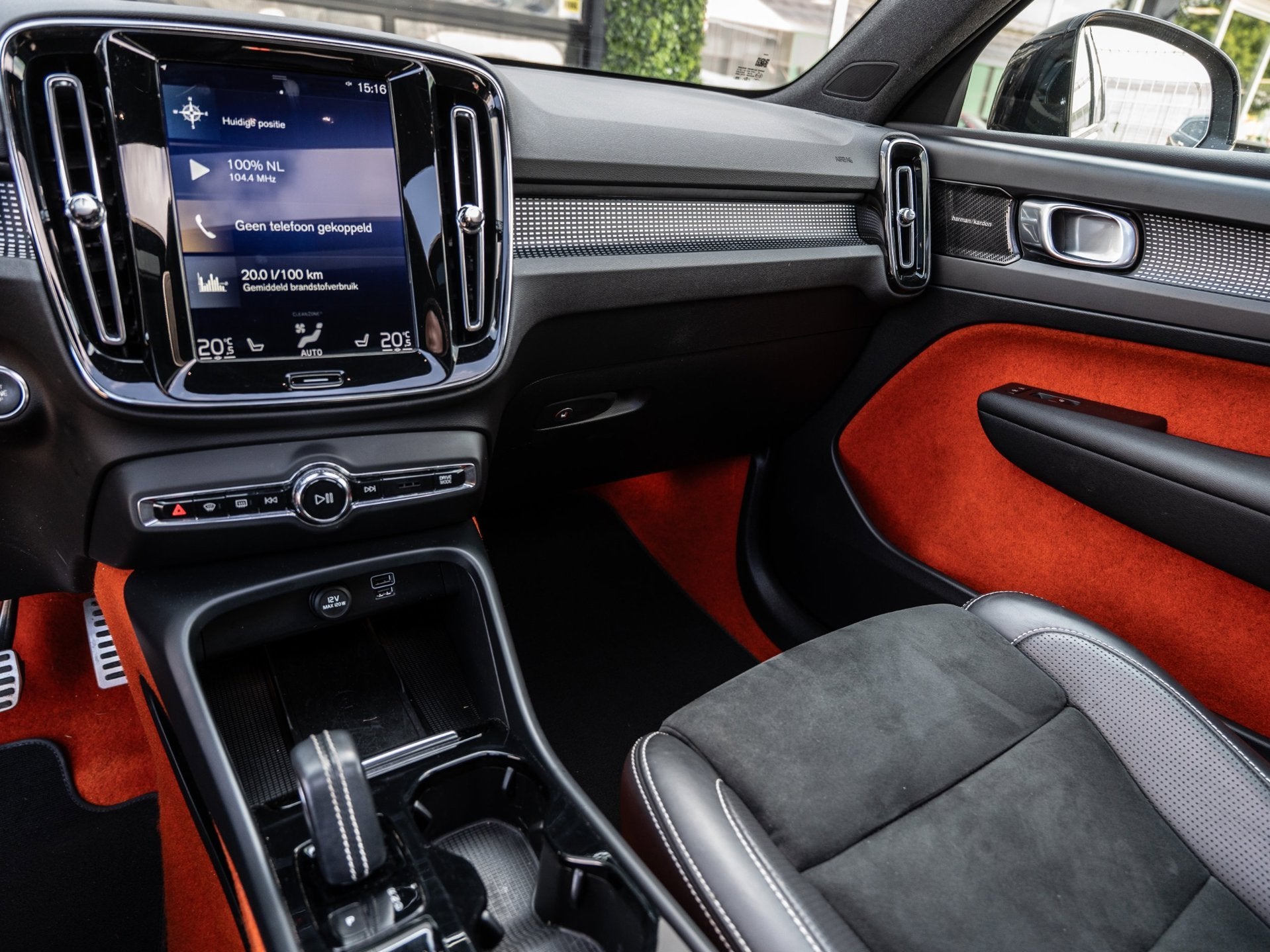 Volvo XC40 2.0 T5 AWD 248PK R-Design | Pano | H/K Sound | In, Auto's, Automaat, Gebruikt, Zwart, 4 cilinders