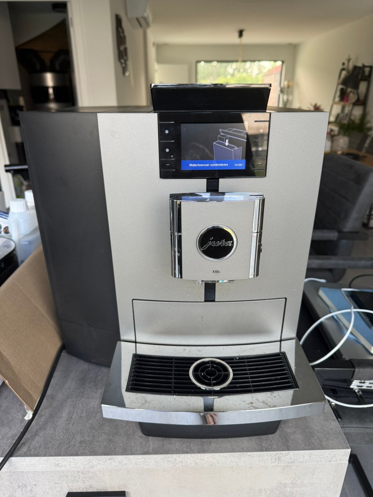 Jura x10C, Witgoed en Apparatuur, Koffiezetapparaten, Afneembaar waterreservoir, 10 kopjes of meer, Koffiemachine, Zo goed als nieuw