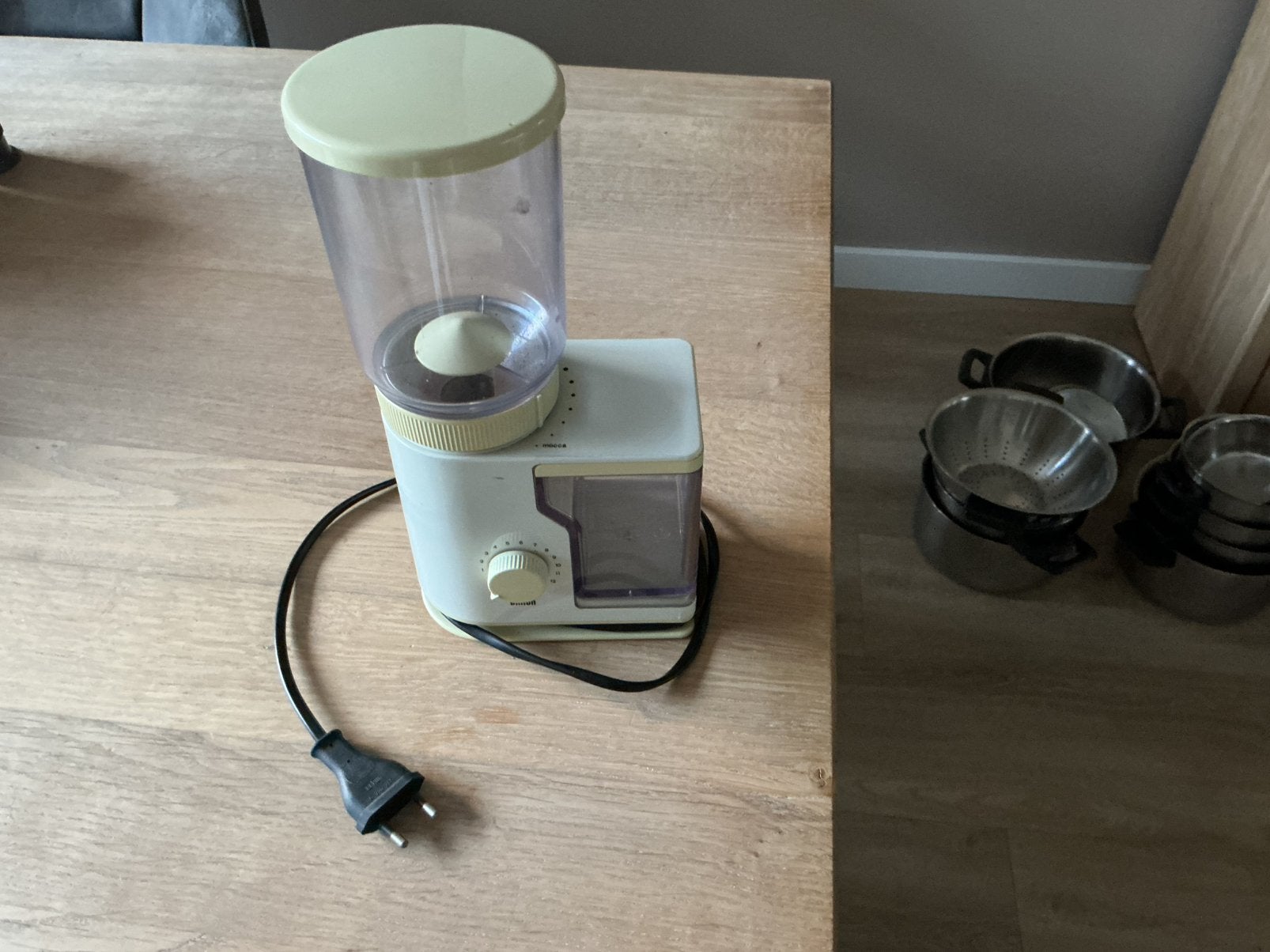 Oude braun koffiemolen, Antiek en Kunst, Ophalen of Verzenden