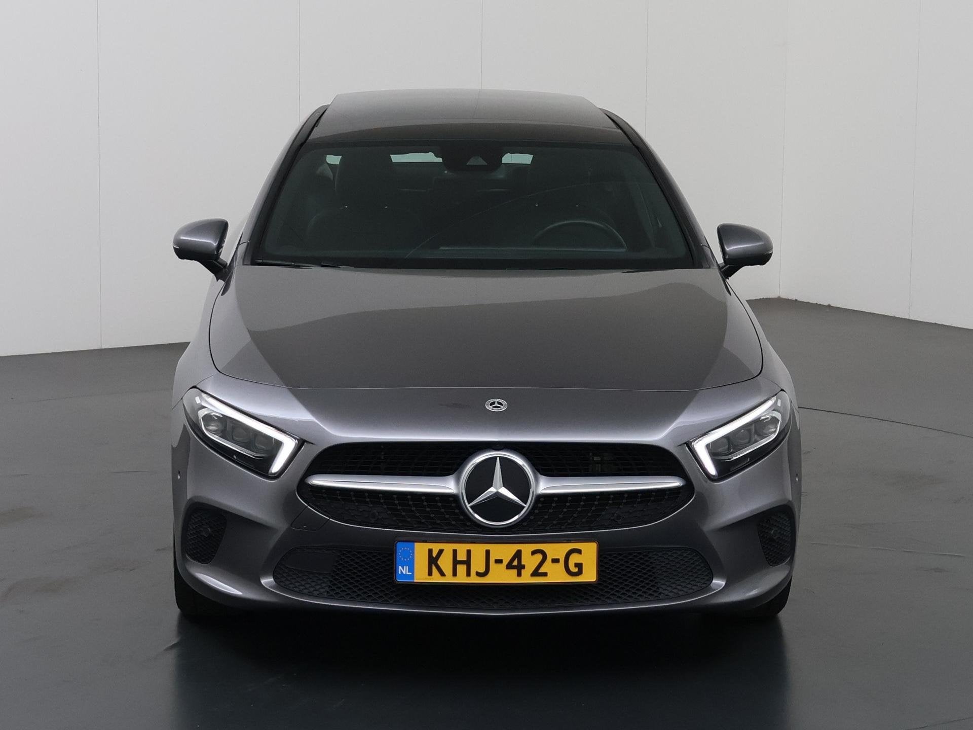 Mercedes-Benz A-klasse 250 e | Panoramadak | Sfeerverlichtin, Auto's, Dealer onderhouden, Gebruikt, 16 kWh, Leder en Stof
