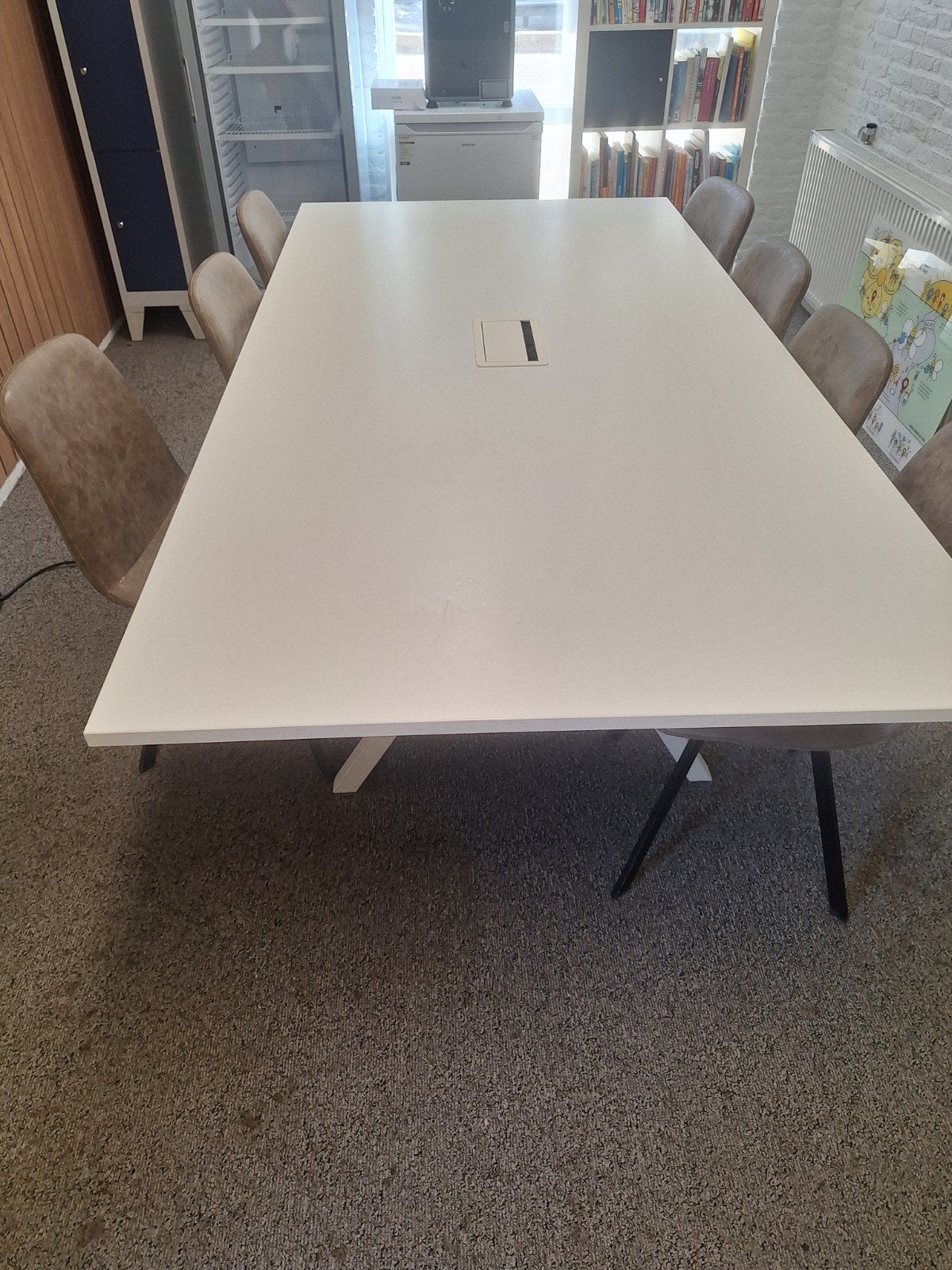 Grote tafel met 7 stoelen voor kantine/personeelskamer, Ophalen, Gebruikt