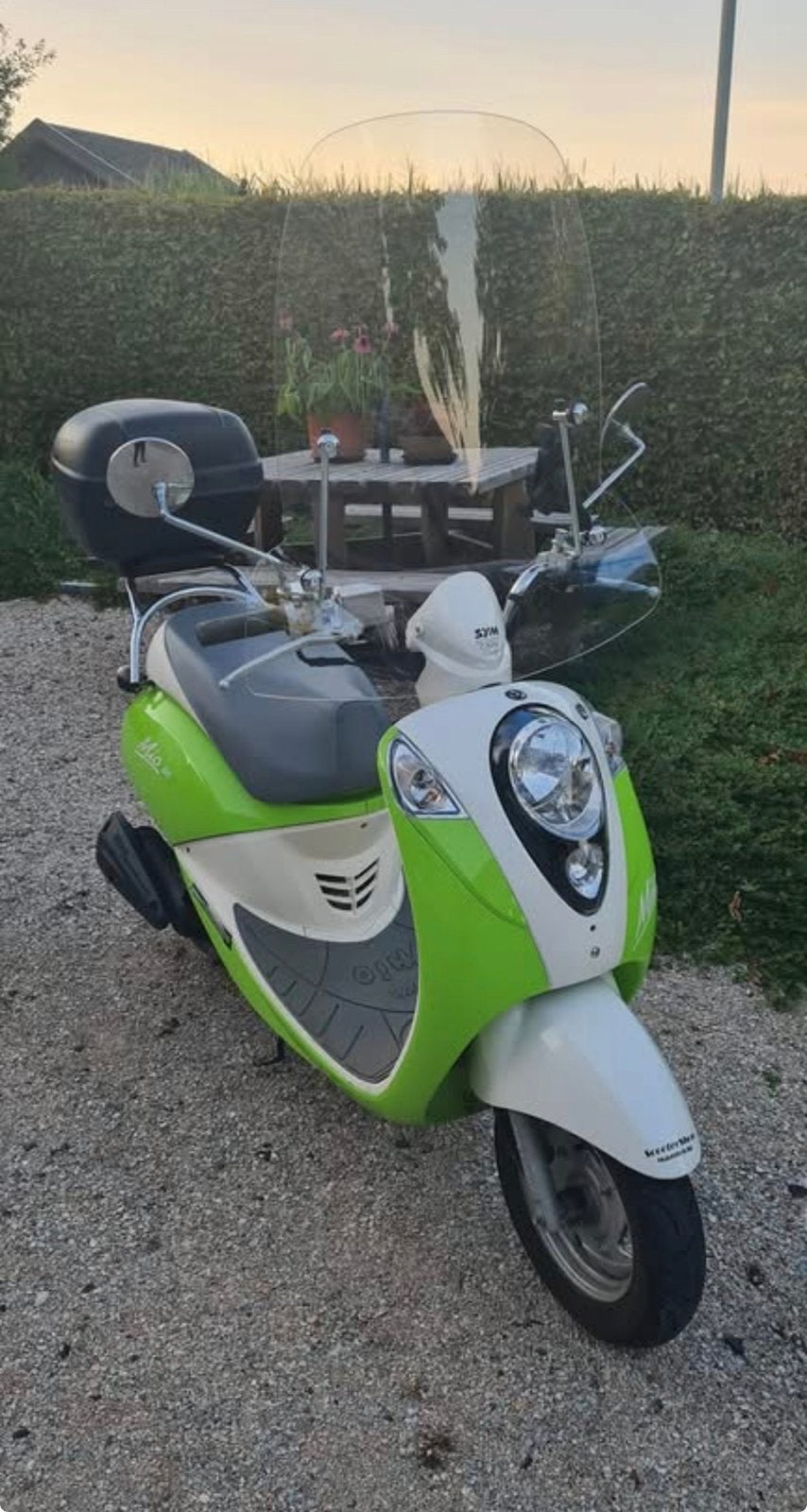 Sym Mio snorscooter inclusief Helm, Fietsen en Brommers, Scooters | SYM, Ophalen of Verzenden, Zo goed als nieuw, Benzine, Mio