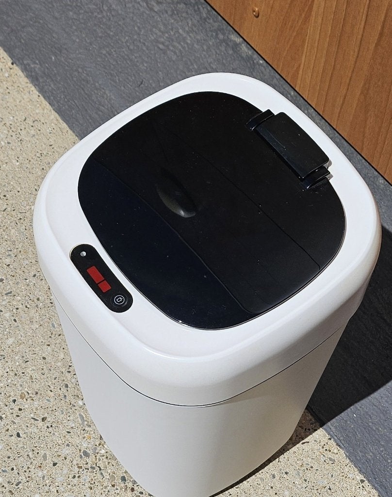 Afvalbakje voor badkamer automaat., Kunststof, Ophalen of Verzenden, Zo goed als nieuw, Minder dan 10 liter
