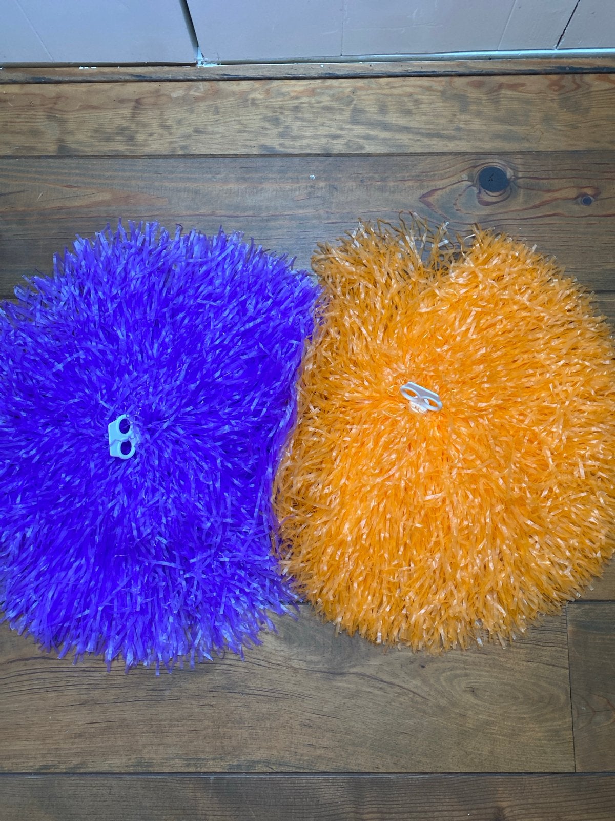 Cheerleader Pompons - Paars en Oranje, Ophalen of Verzenden, Gebruikt, Feestartikel, Overige