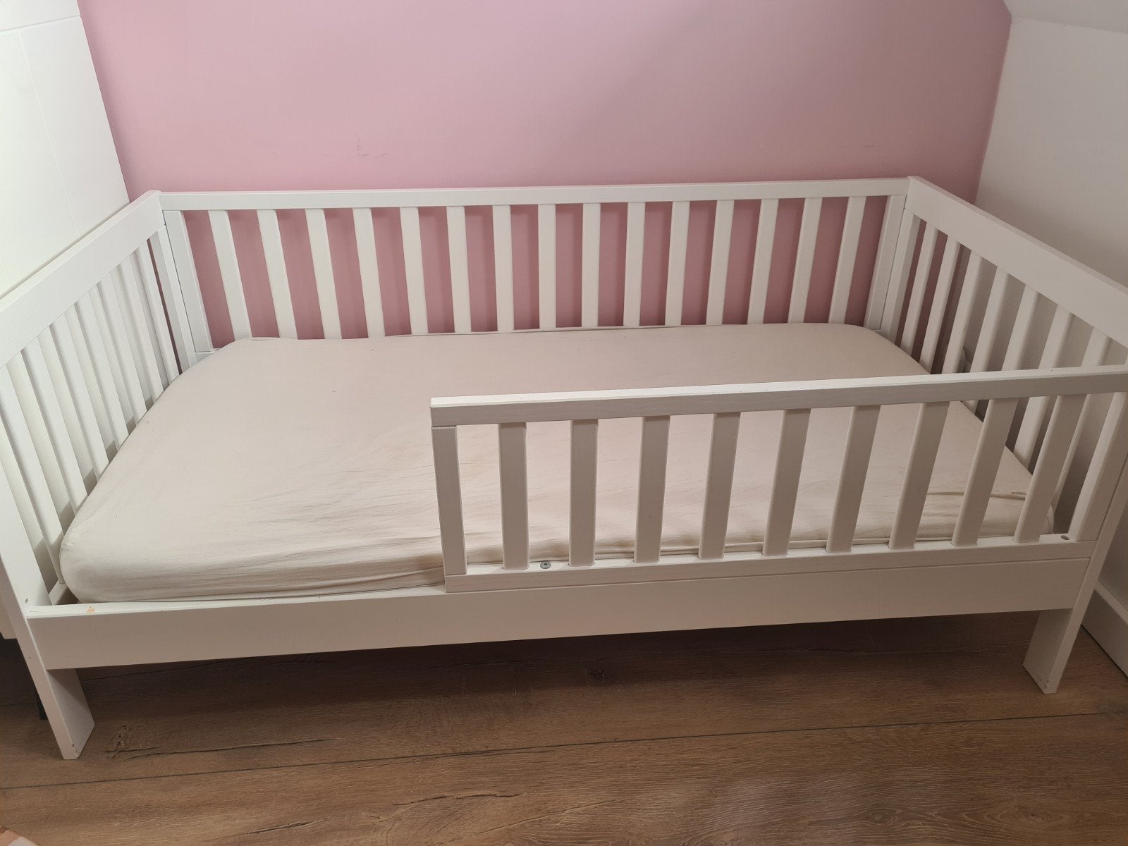 Wit kinderbedje met matras en lattenbodem, Gebruikt, 70 tot 85 cm, 160 tot 180 cm, Ophalen