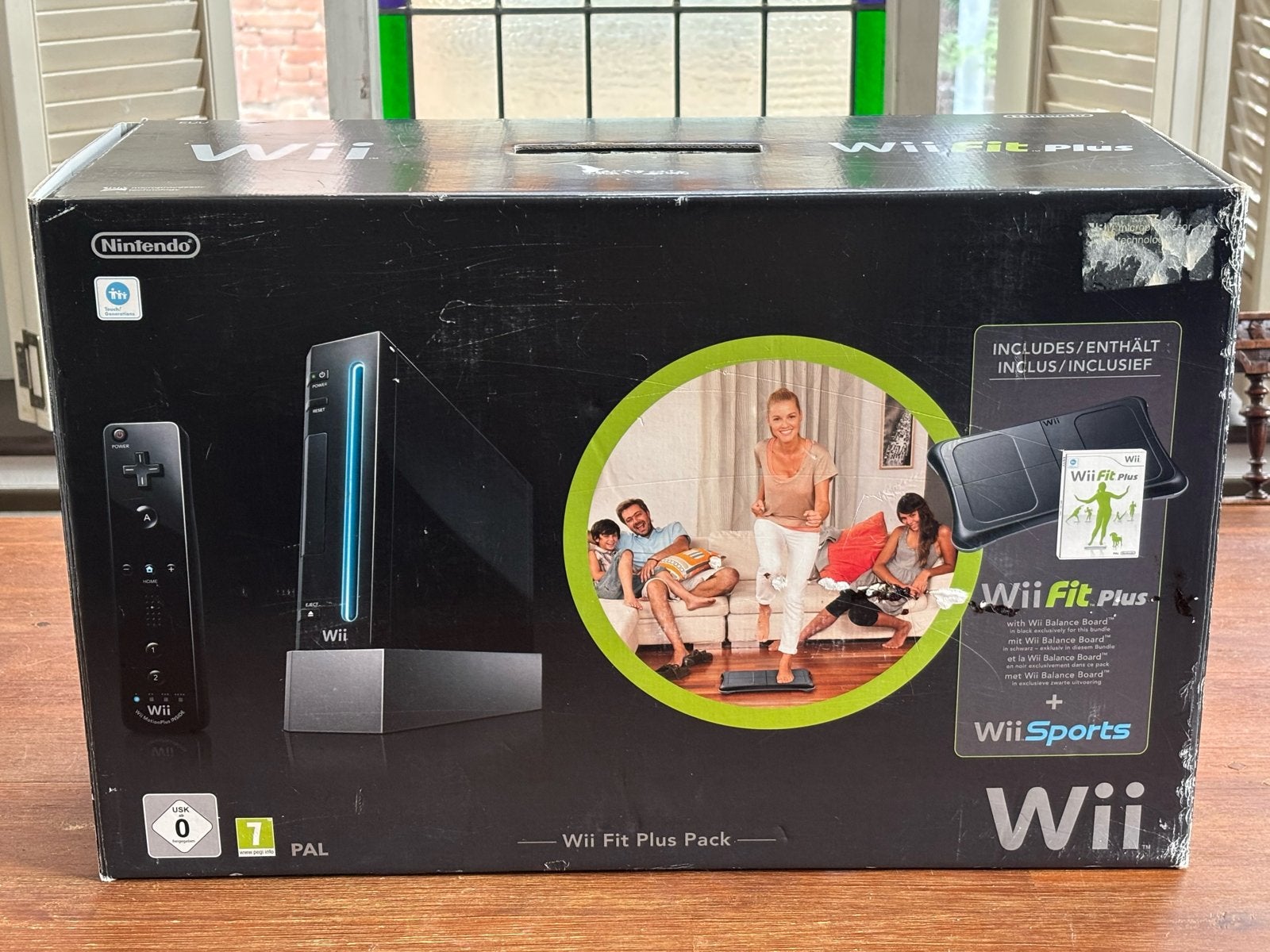 Nintendo Wii Fit Plus Pack met Balance Board en Wii Sports, Ophalen of Verzenden, Zo goed als nieuw, Met 1 controller, Met games
