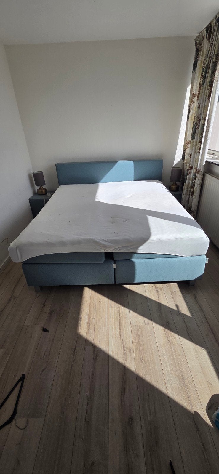 gratis 2 persoonsbed met lampjes en tafeltjes, Ophalen, Gebruikt, Tweepersoons, 180 cm