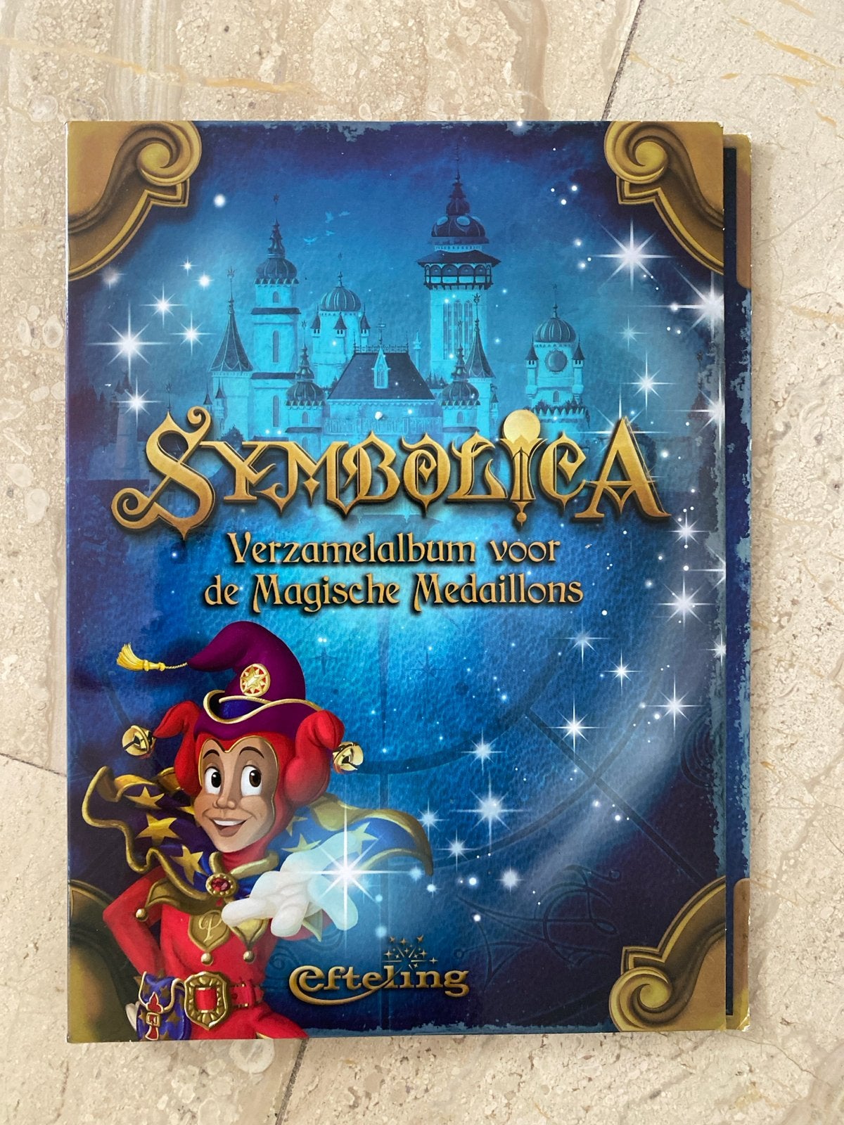 Efteling Symbolica Verzamelalbum Medaillons, Verzamelen, Disney, Zo goed als nieuw, Papier, Kaart of Schrift, Overige figuren
