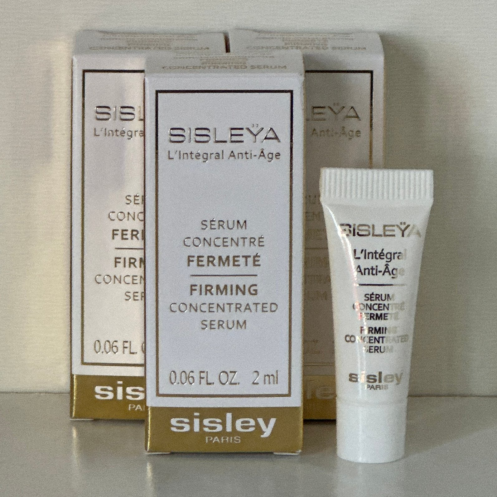 Sisley Sisleya L’integral Anti-Age Firming Serum 2 ml, Ophalen of Verzenden, Nieuw, Gehele gezicht, Verzorging