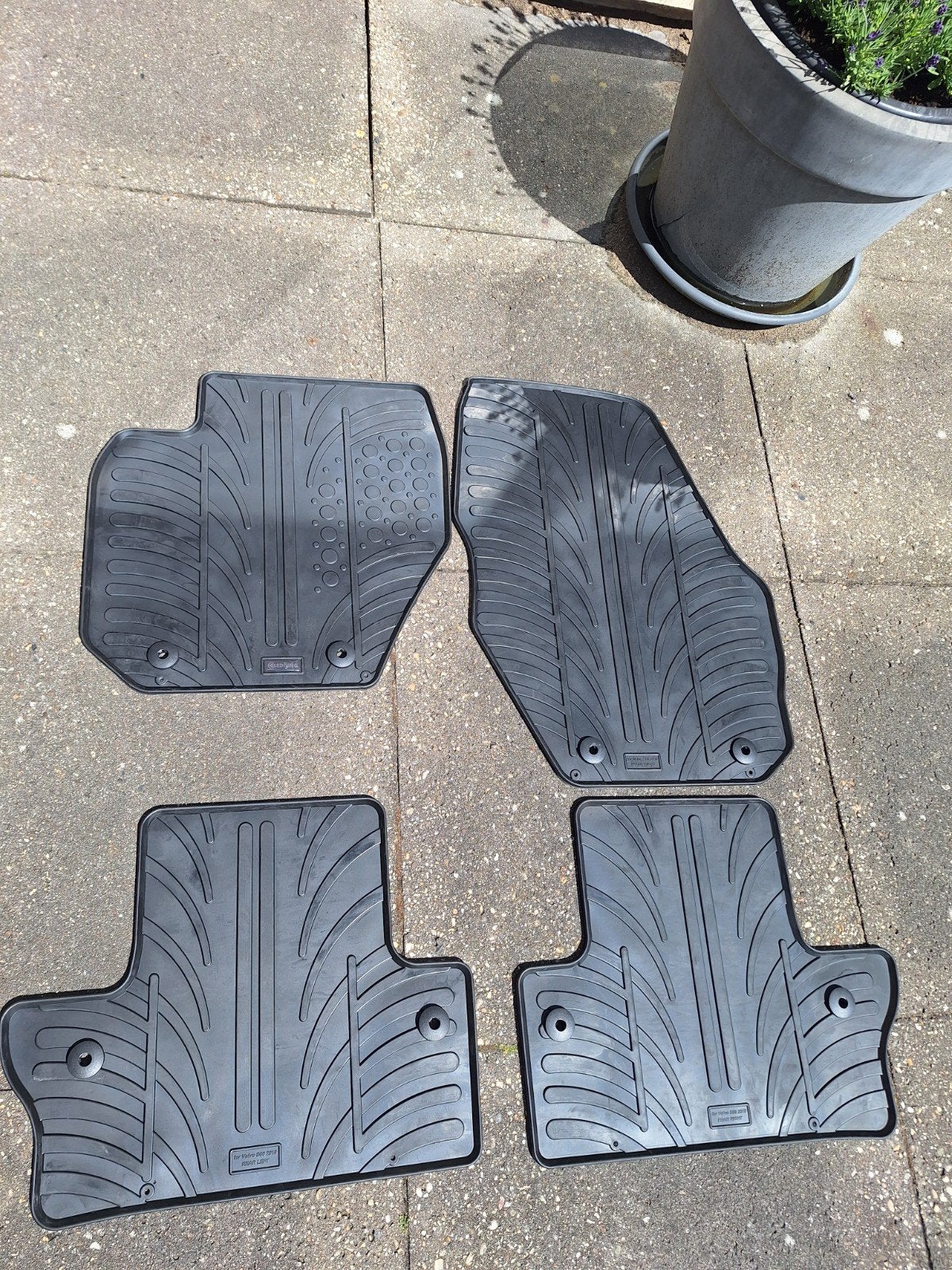 Rubber vloermatten automatten Volvo V60 / S60., Ophalen, Zo goed als nieuw
