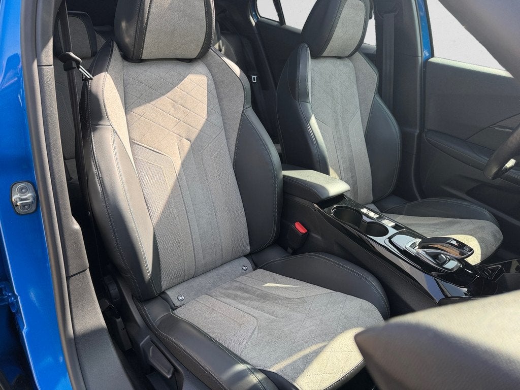Peugeot e-2008 EV GT 50 kWh- SOH 87%, 265km Range, Panoramad, Auto's, Peugeot, 136 pk, Gebruikt, Met garantie (alle), Alcantara