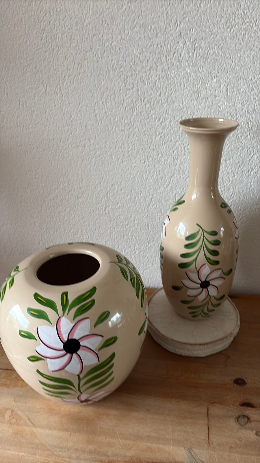 2 handgeschilderde vazen Shaine met bloemmotief, Overige kleuren, 50 tot 75 cm, Aardewerk of Porselein, Ophalen of Verzenden