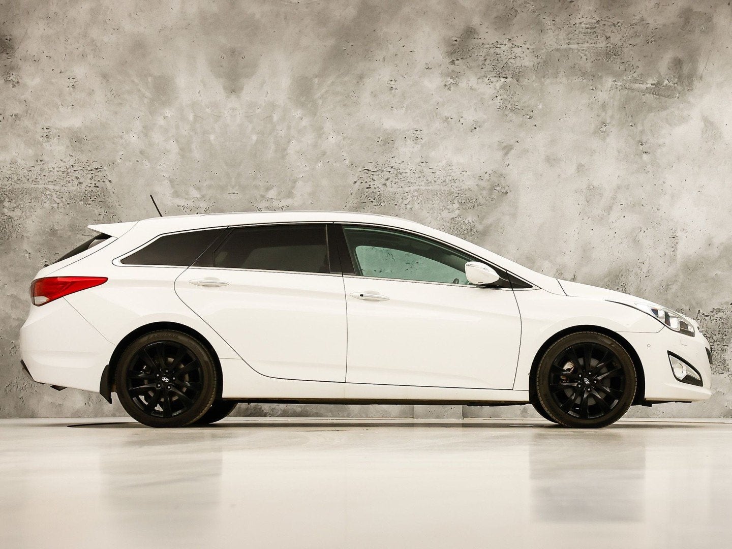 Hyundai i40 Wagon 2.0 GDI i-Catcher BlackPack WEEKAANBIEDING, Auto's, Zwart, 4 cilinders, Wit, 177 pk