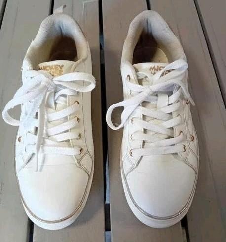 Witte sneakers met gouden details en Mickey Mouse, Wit, Mickey Mouse, Ophalen of Verzenden, Sneakers of Gympen
