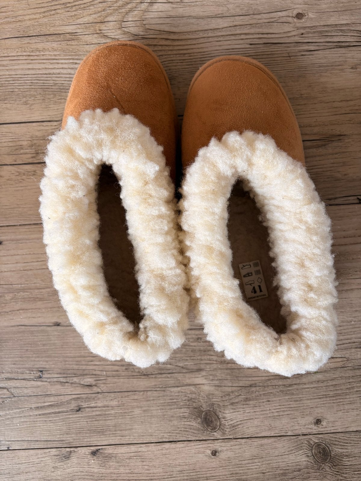 Comfortabele bruine pantoffels met bont, maat 41, Kleding | Dames, Schoenen, Ophalen, Nieuw, Bruin, Pantoffels of Sloffen