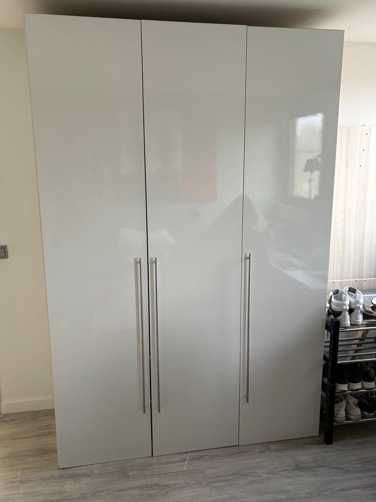 Witte hoogglans kledingkast, Ophalen, Overige materialen, Gebruikt, 100 tot 150 cm