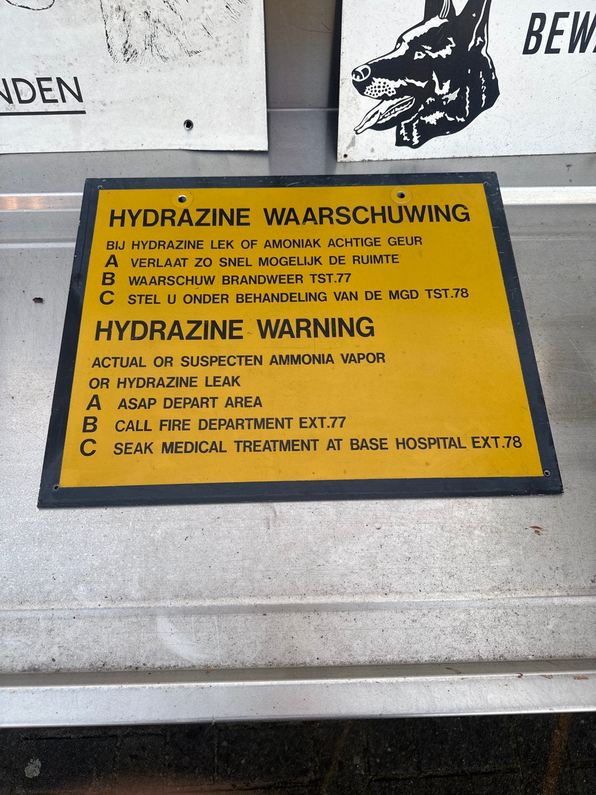 Militair Hydrazine Waarschuwingsbord - Uniek Leger Item, Ophalen, Overige soorten, Nederland, Overige typen
