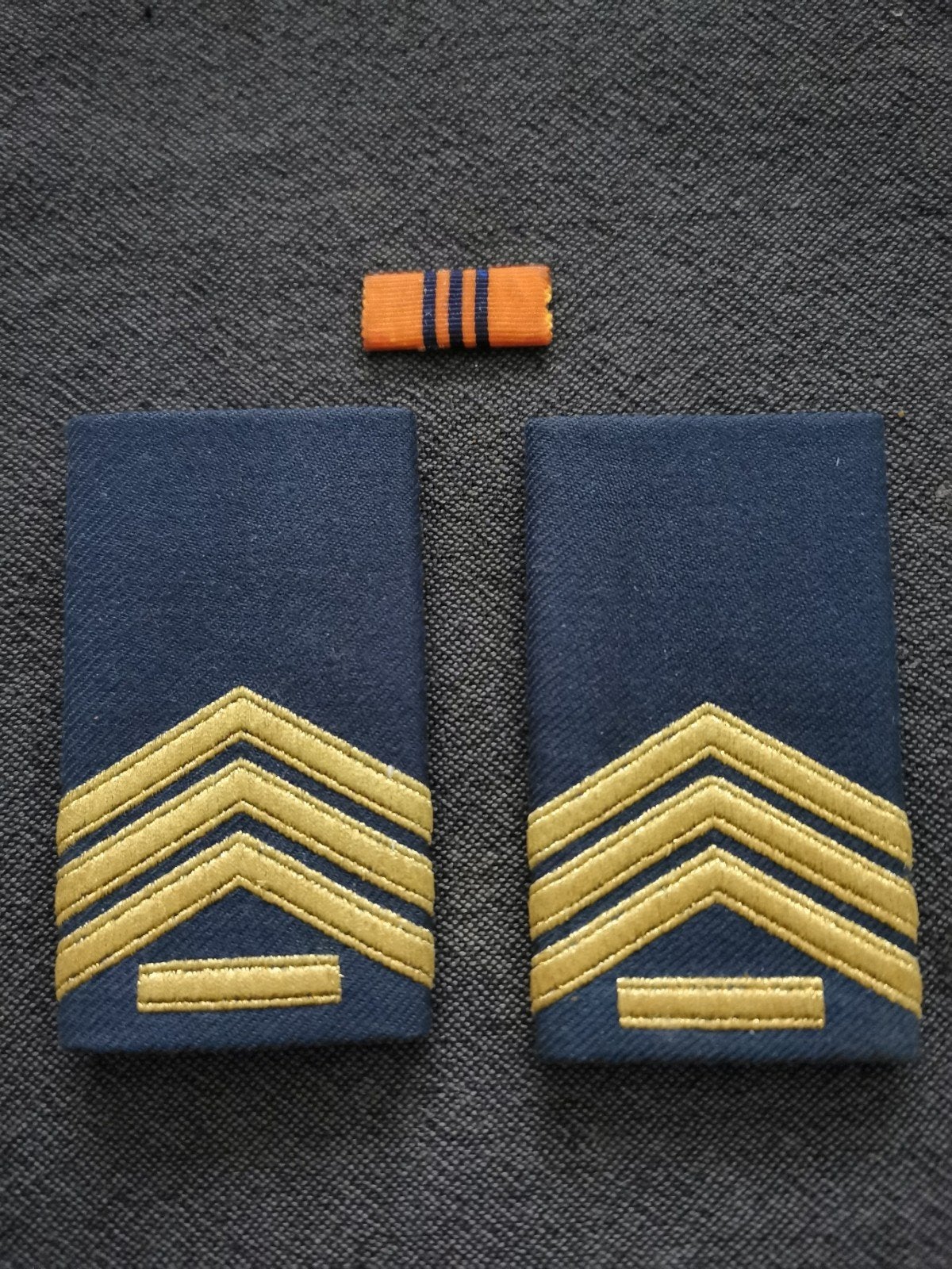 2 ROT KLU + baton inhulding Beatrix, Verzenden, Luchtmacht, Nederland, Embleem of Badge