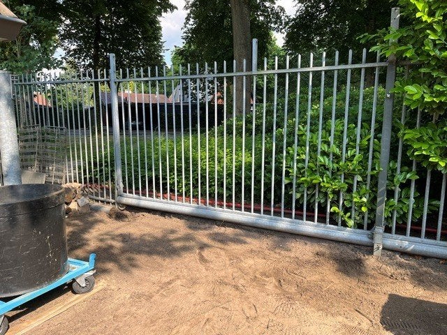 Heras hekwerk 1 schuifpoort 2 draaipoorten + hekwerk, Tuin en Terras, Tuinhekken en Hekwerk, Ophalen, Gebruikt, IJzer, Spijlenhekwerk