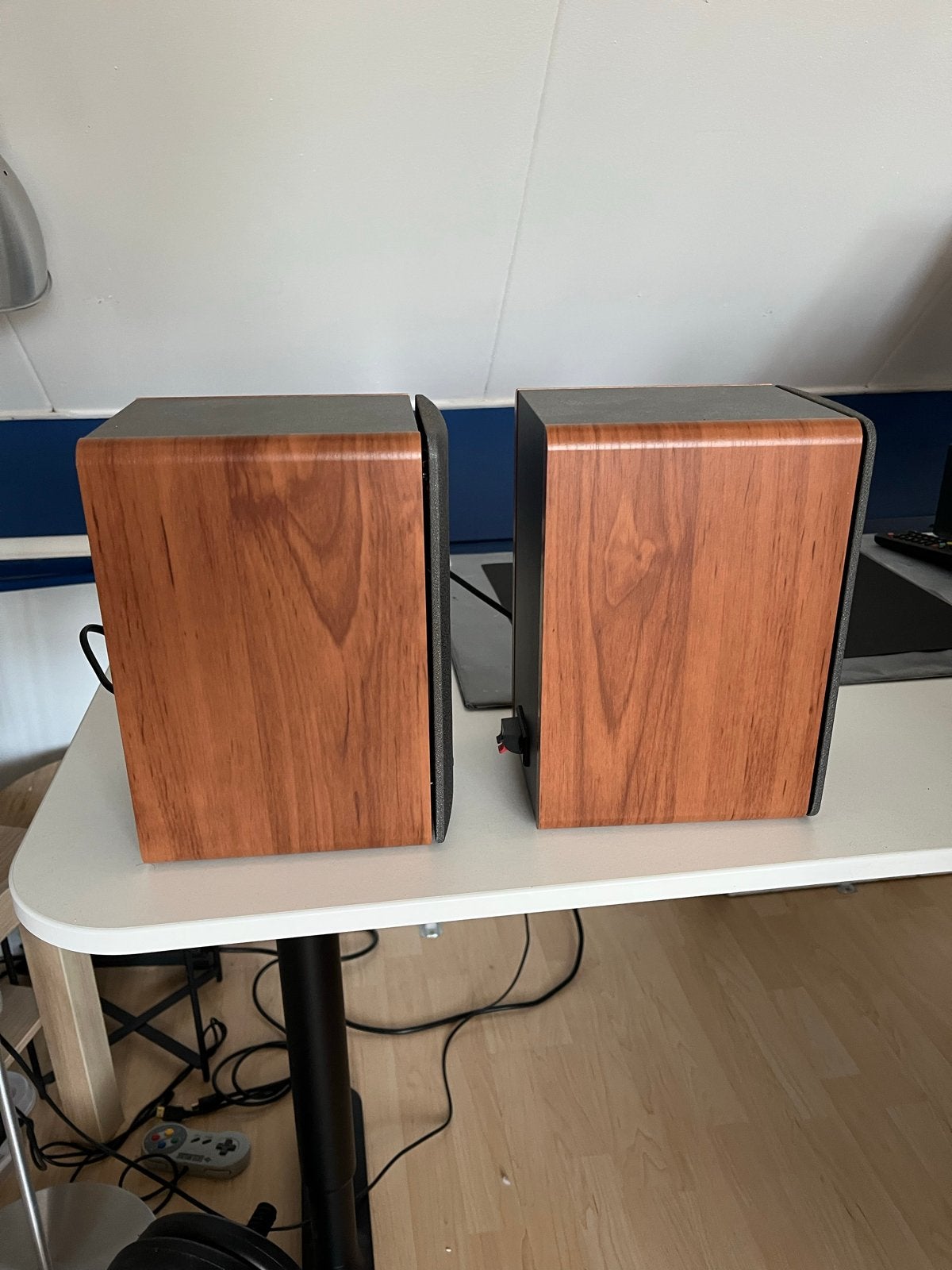 Edifier R1280T Multimedia Speakers - Houten Design