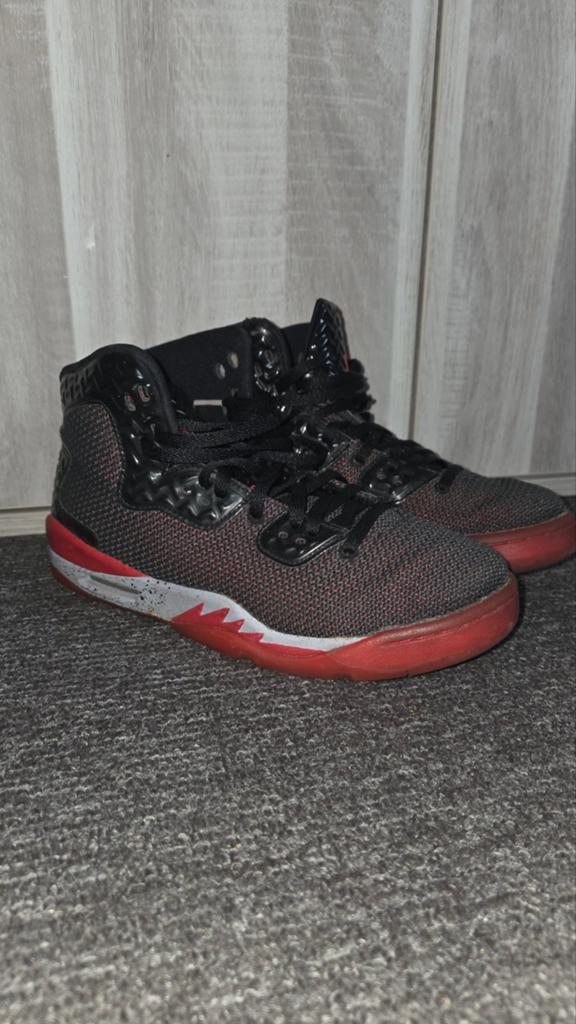 Nike Air Jordan Spike forty 38,5 zwart rood, Ophalen of Verzenden, Gedragen, Nike Air Jordan