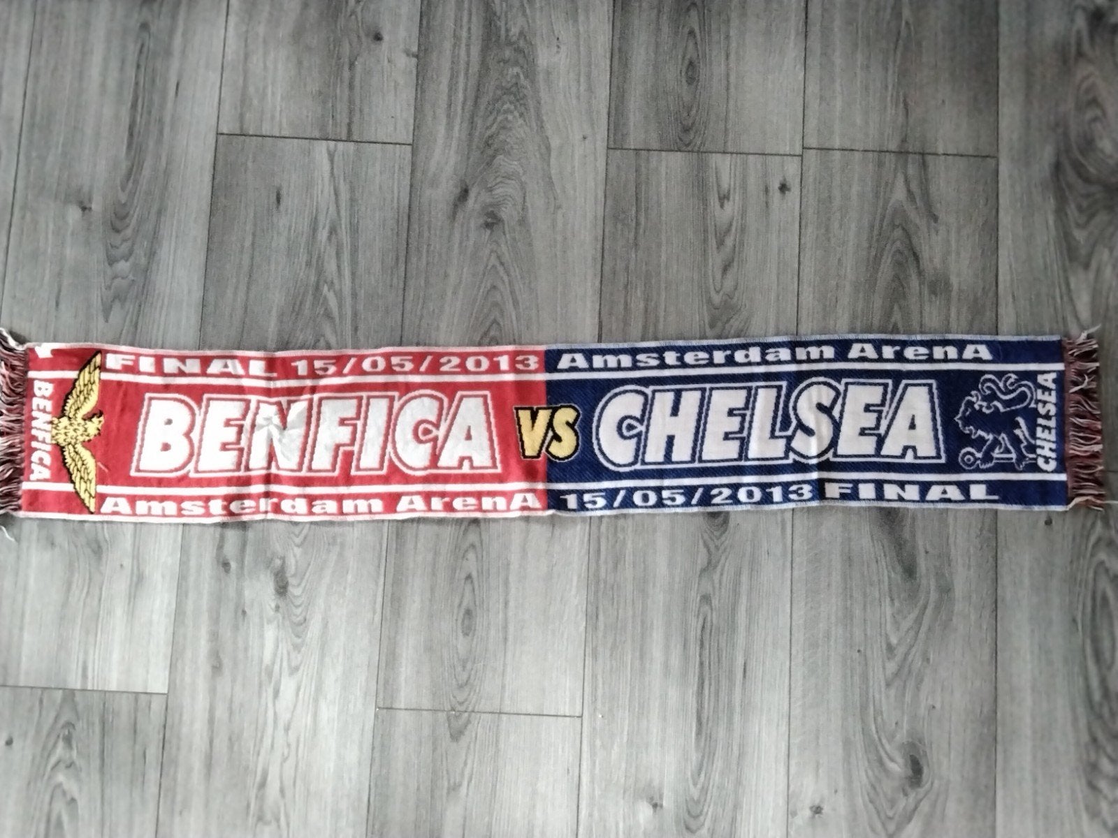 sjaal finale europaleague 12/13 benfica - chelsea, Ophalen of Verzenden, Zo goed als nieuw, Buitenlandse clubs, Vaantje of Sjaal