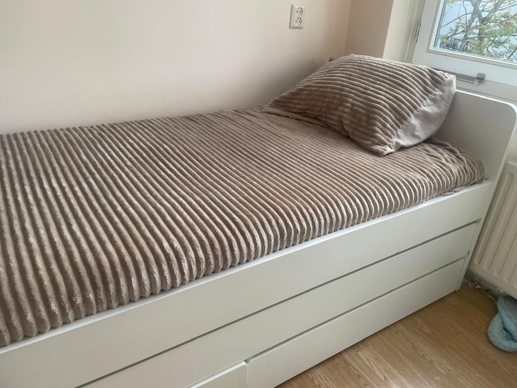Witte eenpersoonsbed met onderschuifmatras & 2 opberglades, Huis en Inrichting, Ophalen, 90 cm, Wit, Nieuw