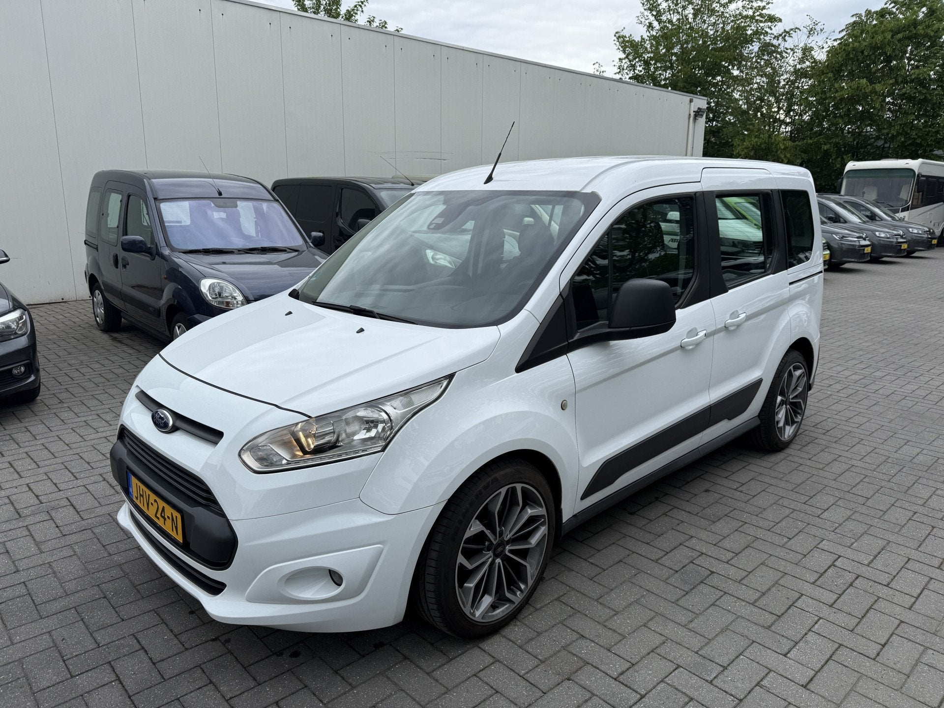 Ford Tourneo Connect Rolstoelauto 3+1 of 5+0 - Bodemverlagin, Voorwielaandrijving, 101 pk, Gebruikt, Overige carrosserieën