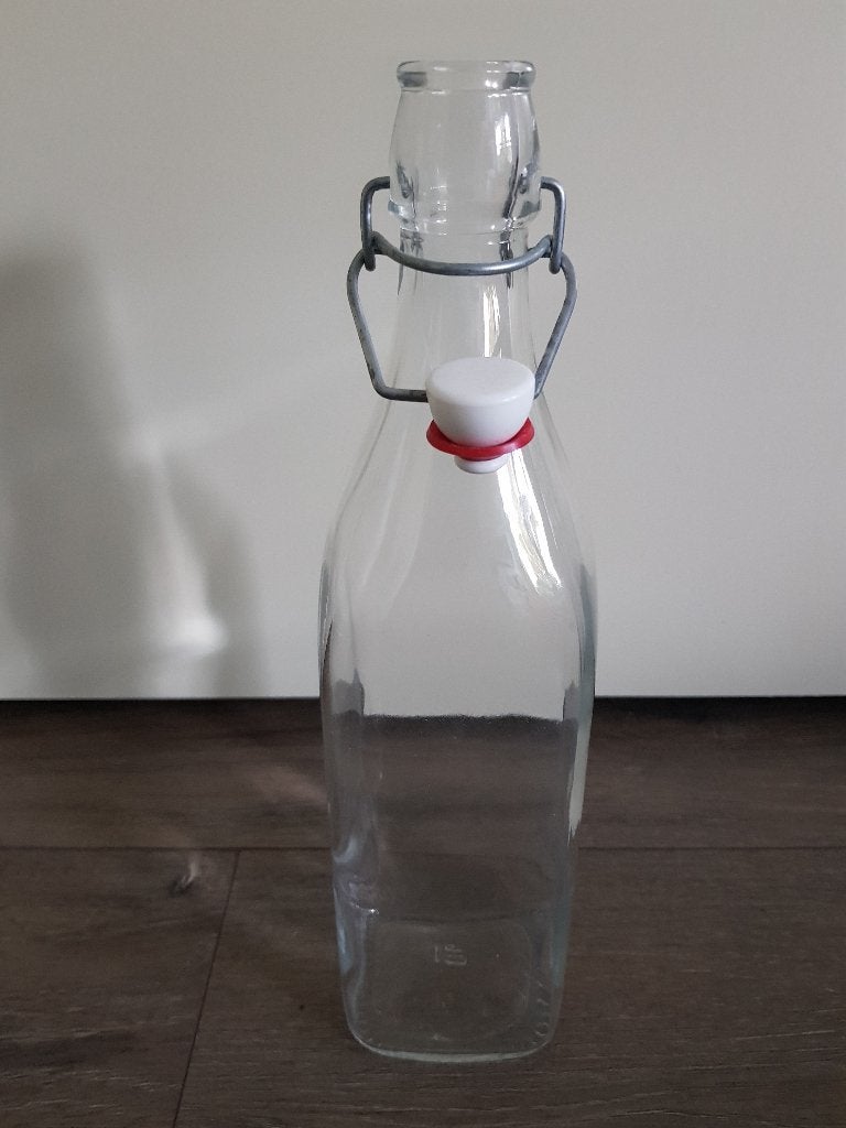 Decoratieve fles met beugel / beugelfles -- vierkant --, Huis en Inrichting, Woonaccessoires | Overige, Zo goed als nieuw, Glas