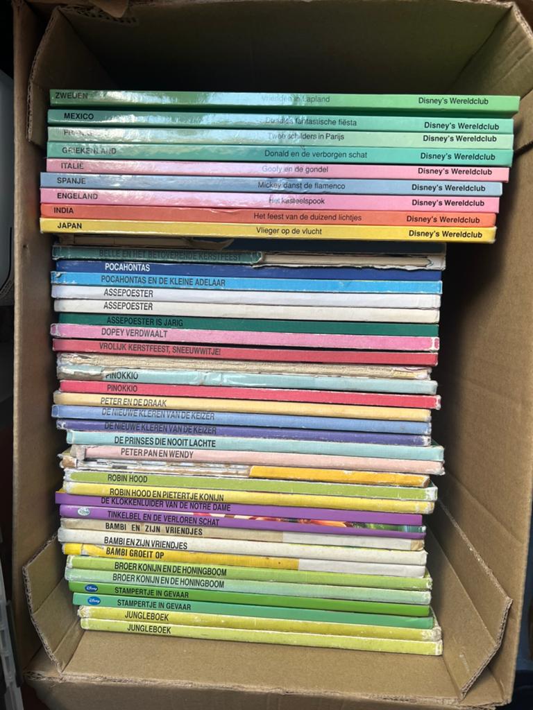 Disney Boekenclub Wereldclub of Barbie boekenclub, Boeken, Ophalen of Verzenden, Gelezen, Kind en Jeugd