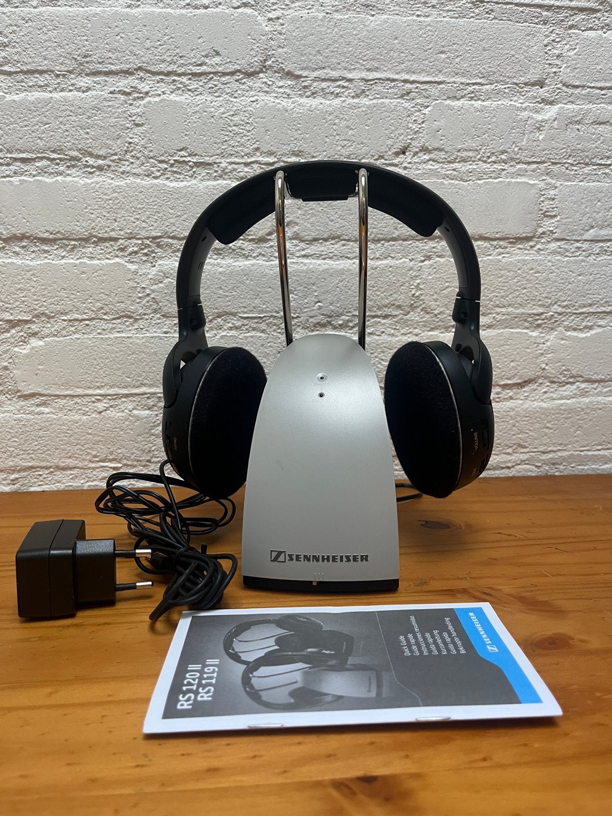 Sennheiser RS 120 II Draadloze Hoofdtelefoon met Oplaadstati, Sennheiser, Ophalen of Verzenden, Zo goed als nieuw, Over-ear