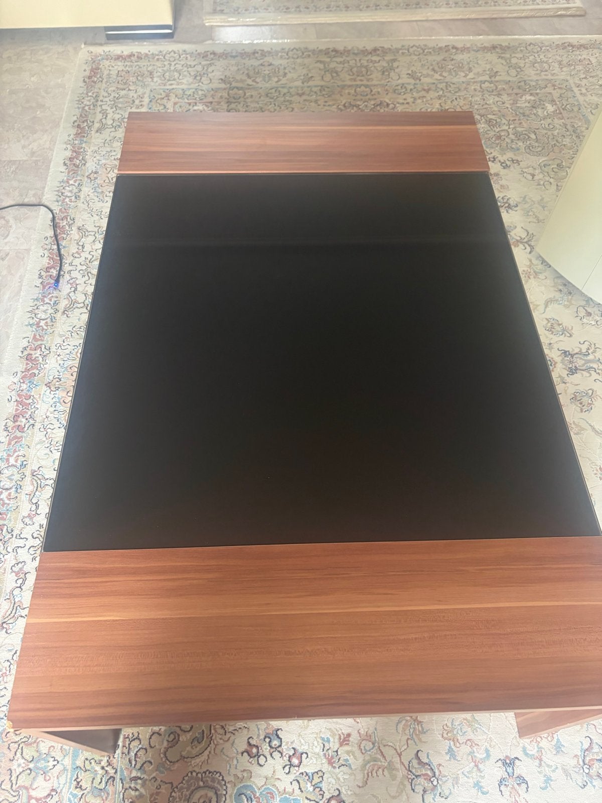 Moderne tafel met glazen blad en houten onderstel, Ophalen, Gebruikt, 100 tot 150 cm, 50 tot 100 cm