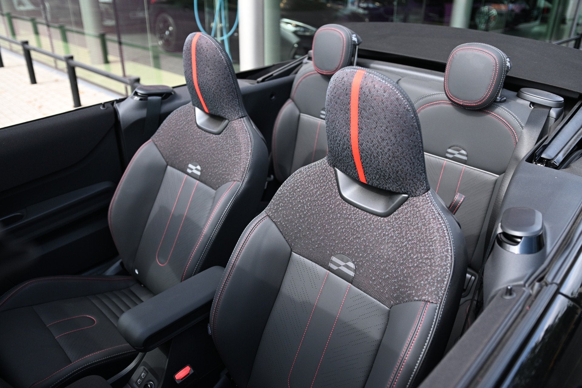 MINI Cabrio C Automaat / John Cooper Works / Pakket XL / 17", Auto's, Mini, 15 km/l, Zwart, Cabriolet, 4 stoelen