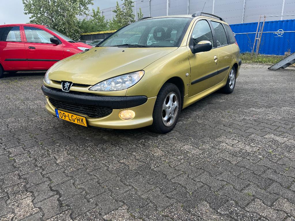 Peugeot 206 1.4 SW X-line 2003 Geel, Auto's, Stof, 4 cilinders, Handgeschakeld, 1100 kg