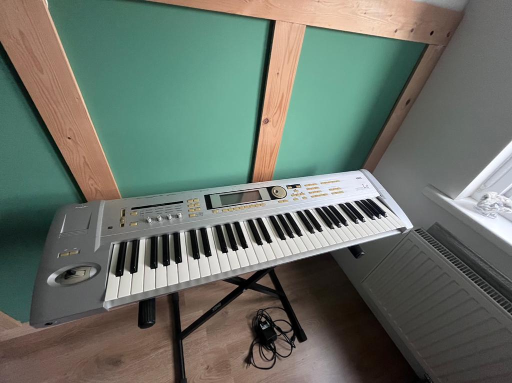 Korg Triton Le synthesizer, Muziek en Instrumenten, Keyboards, Gebruikt, 61 toetsen, Korg, Met standaard, Ophalen