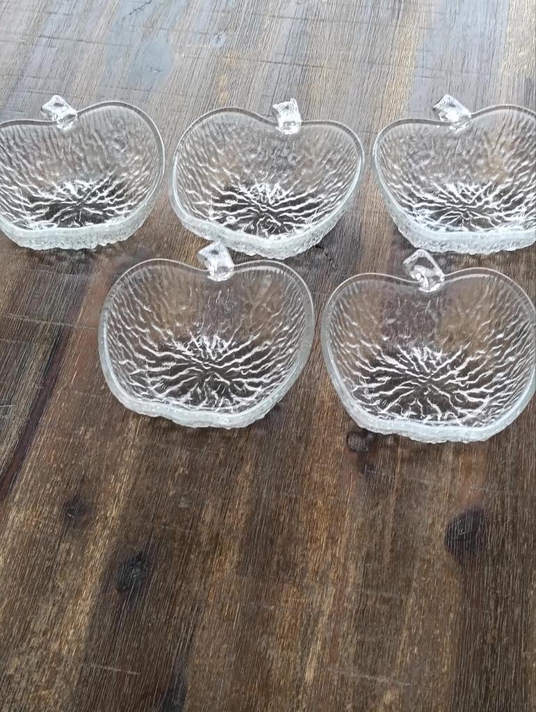 5 glazen schaaltjes in de vorm van een appel, Gebruikt, Schaal, Ophalen of Verzenden, Glas