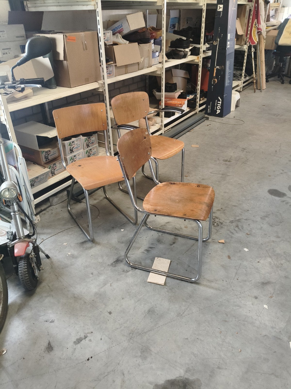 9 Houten Kantinestoelen - Sommige met Leuningen, Ophalen, Gebruikt, Bruin, Vijf, Zes of meer stoelen