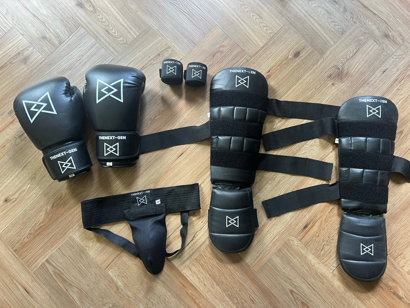 Kickboks-Set: Bokshandschoenen, scheenbeschermers, etc., Ophalen, Overige, Vechtsportbescherming, Maat L