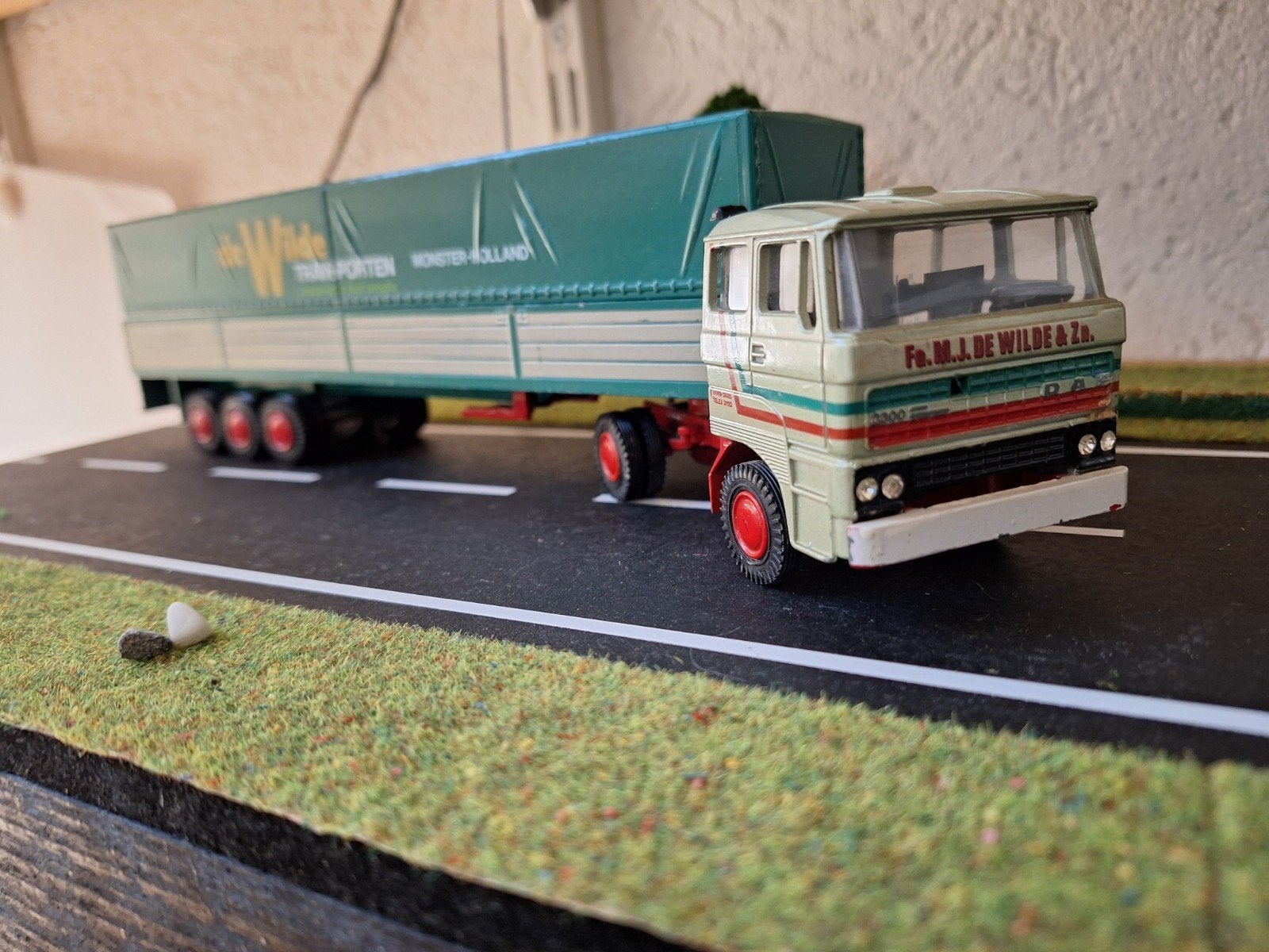 DAF 3300.    DE WILDE TRANSPORT, Hobby en Vrije tijd, Modelauto's | 1:50, Verzenden, Zo goed als nieuw, Bus of Vrachtwagen, Lion Toys