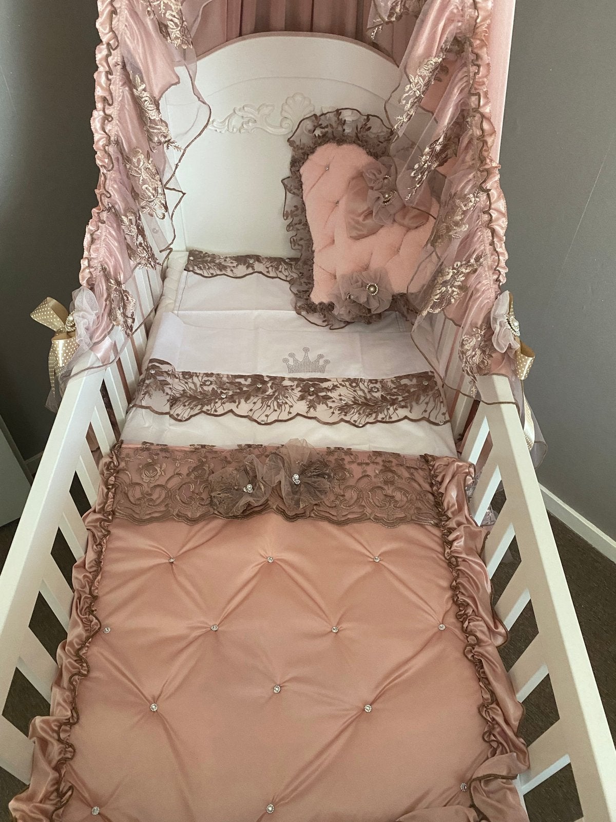 Luxe babybed set met hemel en accessoires - Roze/Bruin, Kinderen en Baby's, Babywiegjes en Ledikanten, Ophalen, Zo goed als nieuw