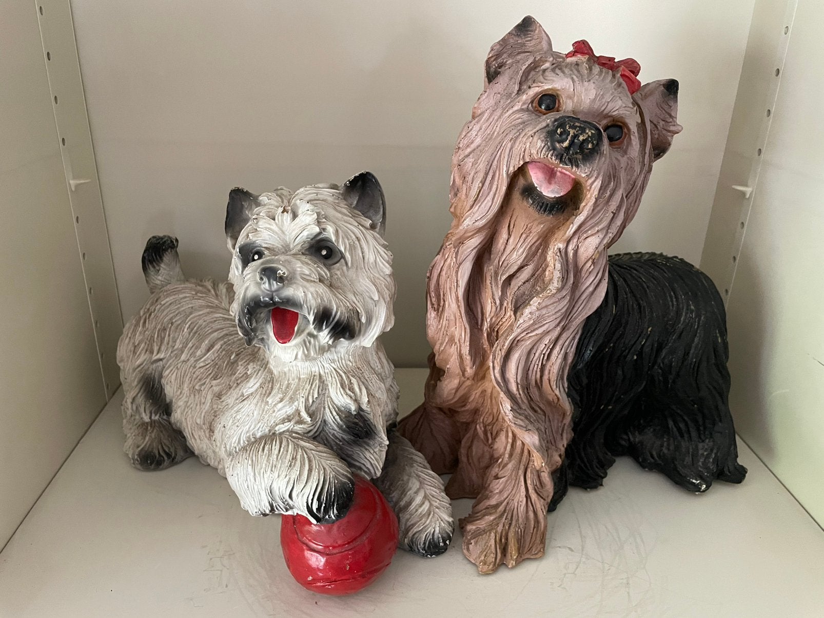 2x beeld van hondjes, yorkshire & cairn terrier, Ophalen, Gebruikt
