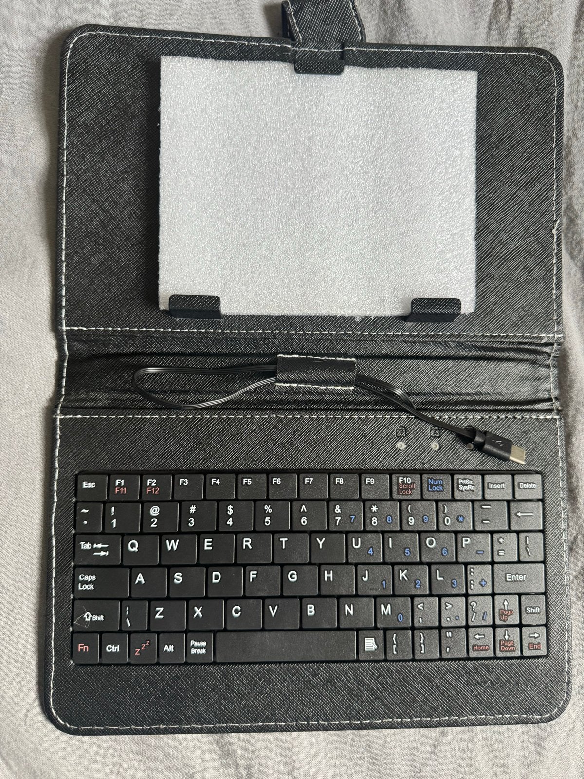 Tablet hoes met toetsenbord - Zwart, Ophalen of Verzenden, Gebruikt, 7 inch of minder, Usb-aansluiting