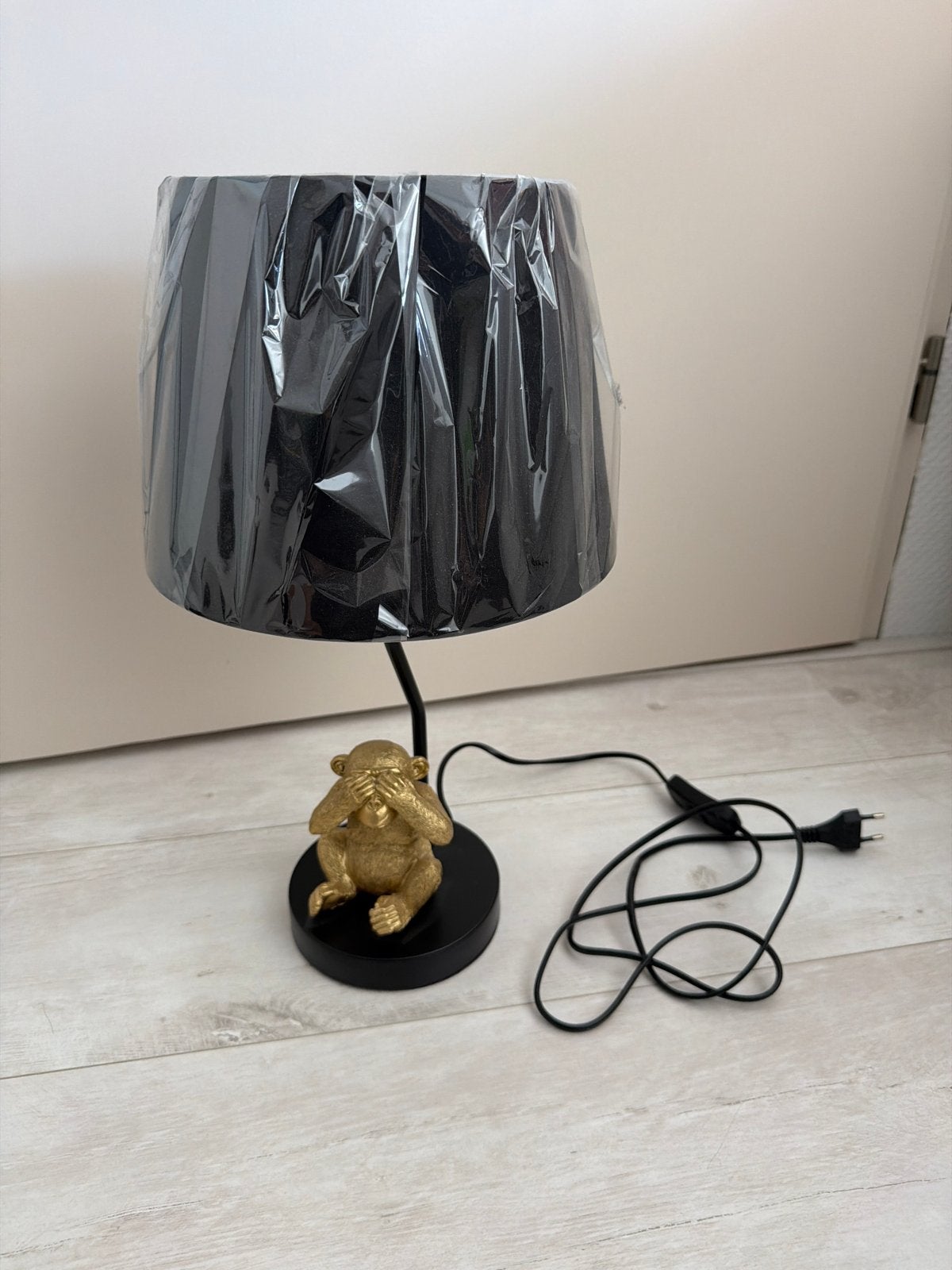 Nieuwe tafellamp met gouden aap design - Ongebruikt, Huis en Inrichting, Ophalen, Nieuw, Sfeerlamp, Metaal