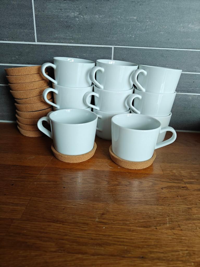 Ikea kopjes met onderzetters 11 stuks wit, Huis en Inrichting, Ophalen, Porselein, Overige stijlen, Kop(pen) en/of Schotel(s)