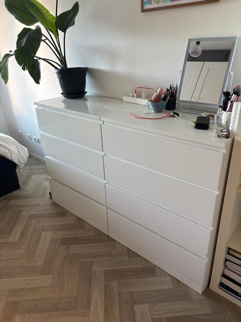 Twee witte IKEA ladekasten (glimmend en mat), Huis en Inrichting, Ophalen, Overige materialen, 100 tot 150 cm, 5 laden of meer